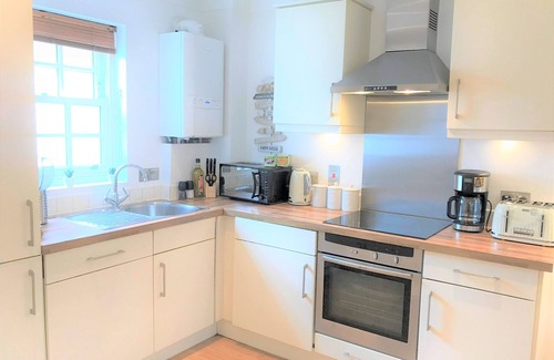Worthing House | Seaside Cottage With Parking