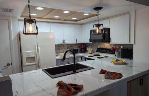 Gulf Gate Estates Apartment | Seaside dream mins from Siesta with its number 1 beaches!