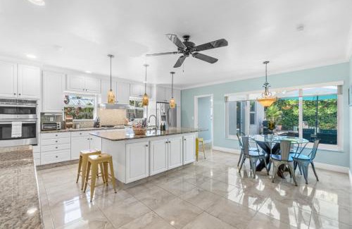 Singer Island House | Seaside Elegance - 4B-4B - 3 Master Suites, Heated Pool and Spa, Tanning Ledge, Golden Tee Arcade, Outdoor Bar with 65 Inch TV, BBQ, Walk to Beach! Sleeps 10