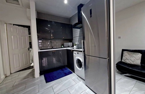 Cleethorpes Apartment | Seaside Escape - Sleeps 4 - Pets Ok - Free Parking