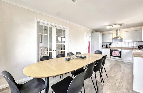 Porthleven House | Seaside Escape-Sleeps10-Family&PetFriendly-Balcony