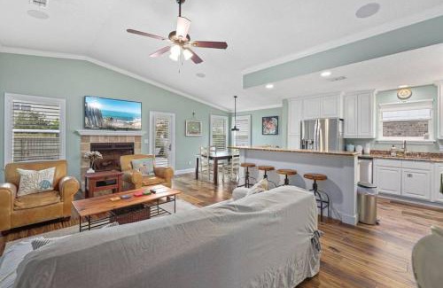 Jacksonville Beach House | Seaside Escape w Pool 5 Min Walk to Beach