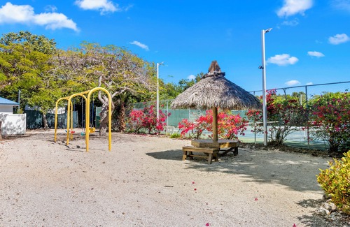 Tavernier Apartment | Seaside Family Escape! Pool, Playground, BBQs & Easy Beach Access!