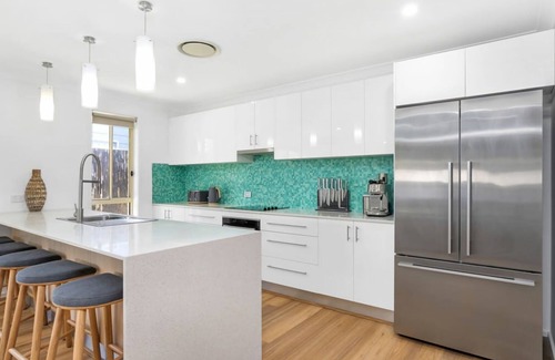 Anna Bay House | Seaside Family Oasis 400m to the beach