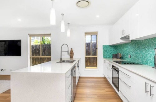 Anna Bay House | Seaside Family Oasis 400m to the beach
