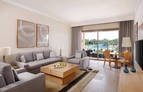Ain Sokhna Hotel | Seaside Golf Retreat – Poolside Fun, Golfer’s Bar & Private Beach