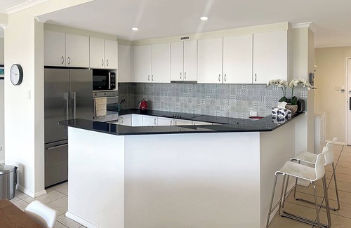Avoca Beach Apartment | Seaside Haven - resort living in the heart of Avoca Beach!