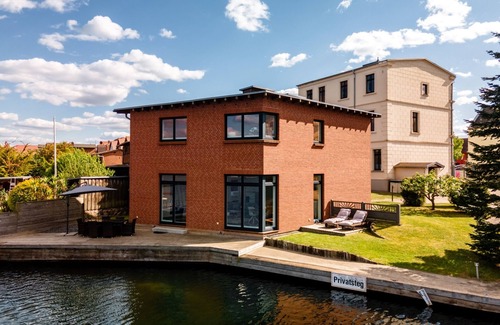 Muritz House | Seaside House vacation home with direct lake access and sun terrace