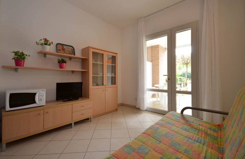 Bibione Pineda Apartment | Seaside modern flat in an elegant residence with swimming pool