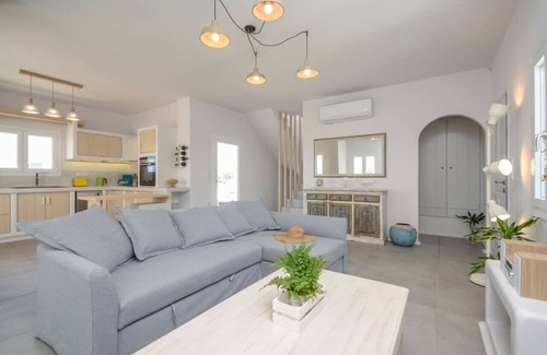 Plaka Villa | Seaside Naxos : 4BDR Villa Aetheria At Plaka Beach