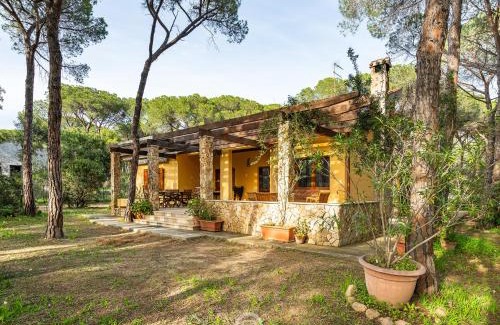 Santa Margherita di Pula Villa | Seaside Pineta Retreat