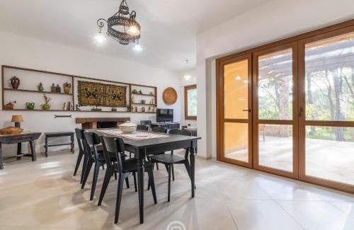 Santa Margherita di Pula Villa | Seaside Pineta Retreat