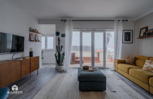 Praia de Santa Cruz Apartment | Seaside Santa Cruz- Beachfront Apt 3 BDR with BBQ