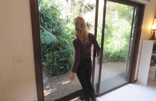 Sydney House | Seaside Tropical SanctuarynLovely coastal home with glorious, tropical garden.n