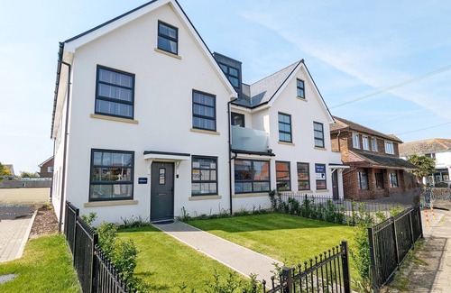 East Wittering Apartment | Seaside Village Location - 500 m to the beach
