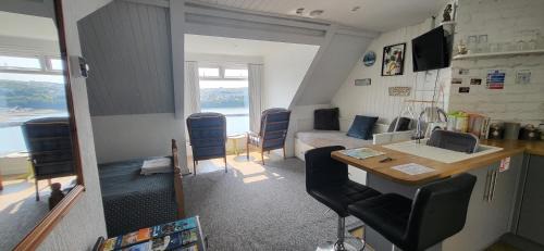 Goodwick Apartment | Seasidesteps
