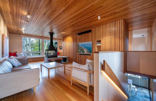 Somers House | Seasom with pool and spa in beautiful Somers