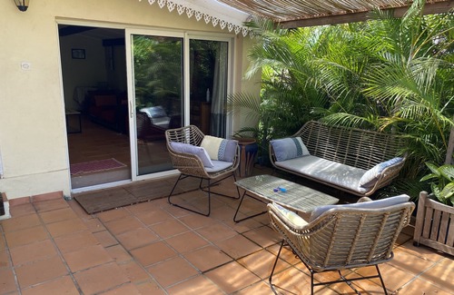 St Gilles-les-Bains Villa | Seasonal rental 200m from the lagoon and beach at La Saline les Bains. La Réunion