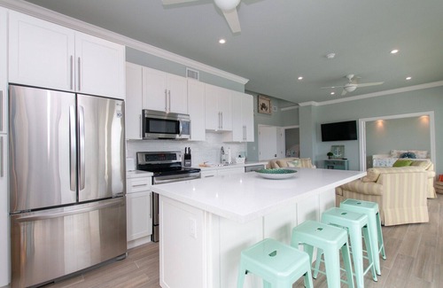 Islamorada House | SEASONAL WATERFRONT RENTAL in Venetian Shores, Islamorada, Pool & New Dock