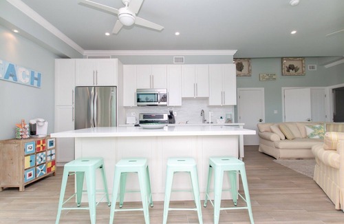 Islamorada House | SEASONAL WATERFRONT RENTAL in Venetian Shores, Islamorada, Pool & New Dock
