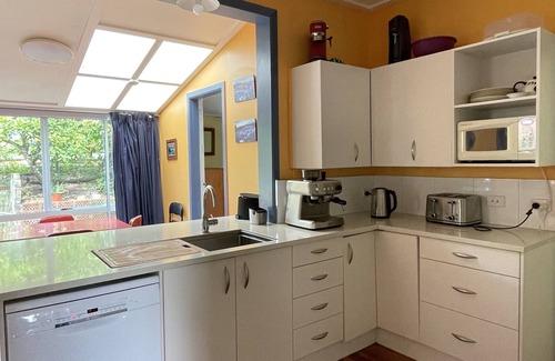 Waihi Beach Cottage | Seasong - Waihi Beach Holiday Home