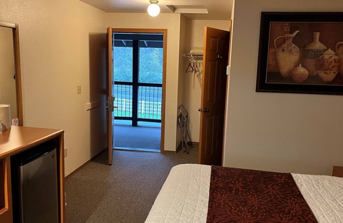 Morton Hotel | Seasons Motel