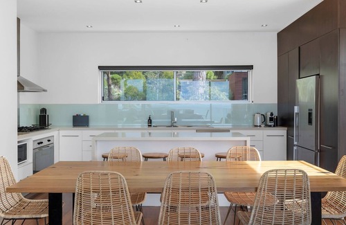 Lorne House | Seasoon - Peaceful Slice Of Paradise