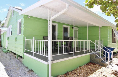 Treasure Island Apartment | SeaSpray Beach Cottage A