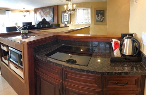 Alki Villa | Seattle Ocean View Luxury Beach Penthouse! Free breakfast, parking, AC/WiFi
