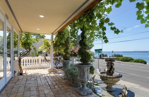 Alki Villa | Seattle Ocean View Luxury Beach Penthouse! Free breakfast, parking, AC/WiFi