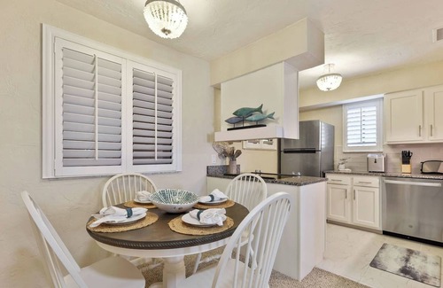 Jacksonville Beach House | SeaTurtle Retreat|Walk Everywhere|1 Blk to Beach|Close to Mayo