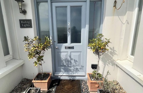 Southwick Apartment | Seaview 2 Bedroom House Sleeps 5 -Pets Ok -WiFi