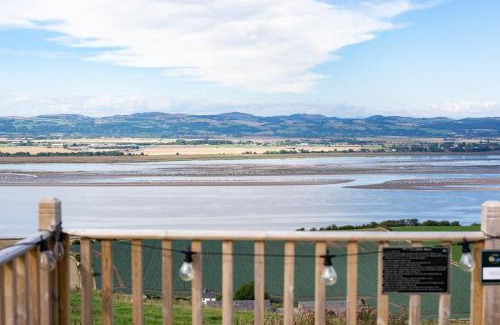 Cupar House | Seaview Cabin Sleeps 2 -Hot Tub -Smart Tv -Parking