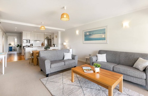 Encounter Bay Apartment | Seaview Getaway Encounter Bay - Wi-Fi - Family Friendly