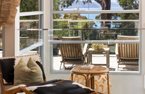 Lorne House | Seaview House - Location, space and class