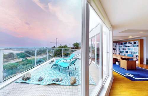 Oak Bay House | Seaview Oasis