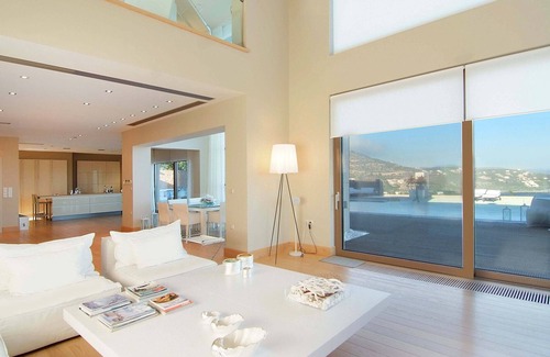 Marathon Villa | Seaview Peninsula is a brand new,luxury, elegant and spacious villa!