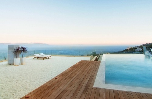 Marathon Villa | Seaview Peninsula is a brand new,luxury, elegant and spacious villa!