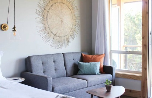 Long Beach Hotel | Seaview Sanctuary: 3 Beautiful Units, Pool! Close to Beard's Hollow View Point