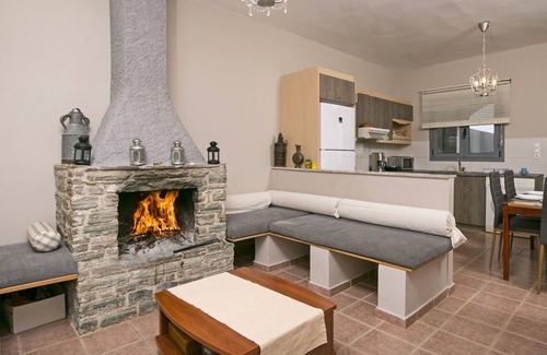 Nea Styra Villa | Seaview VillanOnly 100 meters from the beach and with ulimited sea view.