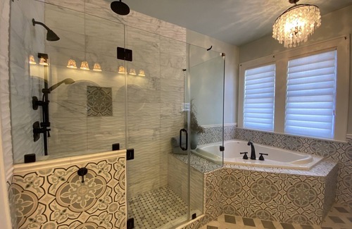 San Jacinto Bed & Breakfast | Seawall Suite @ The AveO! Full Hot Breakfast! 4 Block to Beach! GVR04326