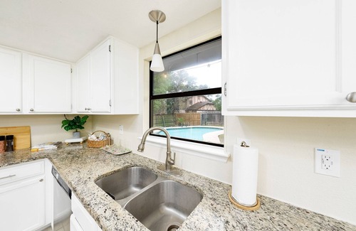 West San Antonio House | SeaWorld > > Family Getaway 2 Night FREE *Military