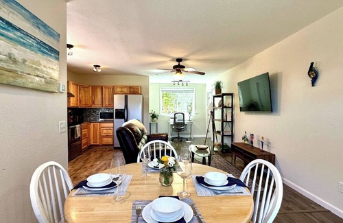 Sebastopol Cottage | Sebastopol Country Getaway - 15 Minutes Walk to Downtown