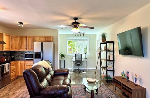 Sebastopol Cottage | Sebastopol Country Getaway - 15 Minutes Walk to Downtown