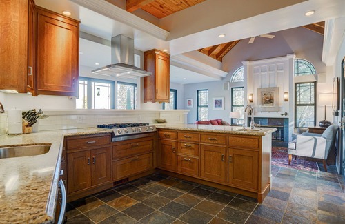 Sebastopol House | Sebastopol Luxury Home With Views, Pool & Hot tub