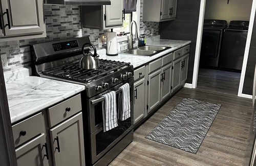Warsaw House | Secluded 3-bedroom house within 3 minutes to downtown Warsaw