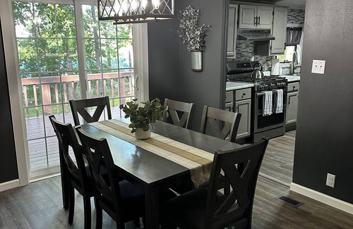 Warsaw House | Secluded 3-bedroom house within 3 minutes to downtown Warsaw