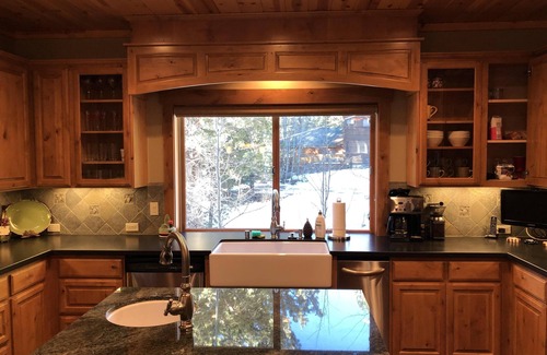 Markleeville Cabin | Secluded 3 bedroom River front cabin + man cave