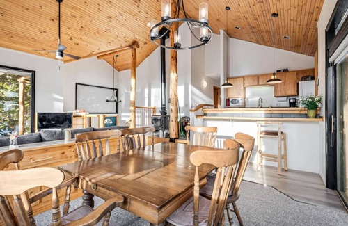 Valley of the Sun Cabin | Secluded 3bed/Hot tub/Views