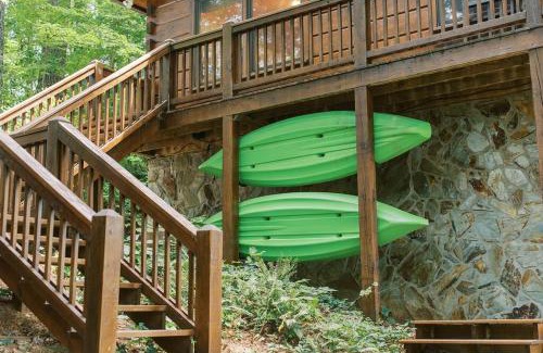 Cherry Log House | Secluded 4WD Getaway with Mountain Views and Hot Tub